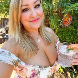 Caroline765, 19850504, Amherstburg, Ontario, Canada