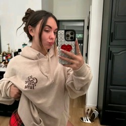 Courtney001, 20000605, Berlin, Berlin, Germany Courtney001, 20000605, Berlin, Berlin, Germany